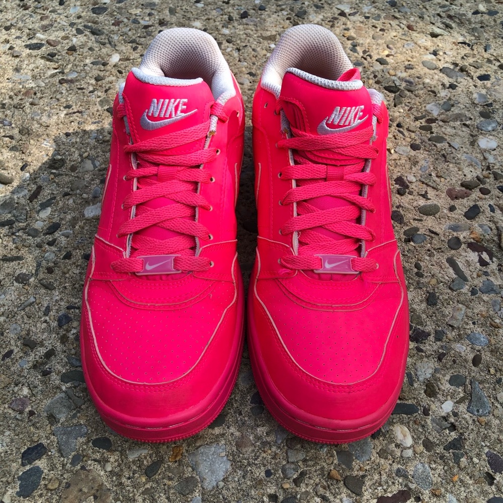 LIMITED EDITION NEON PINK ‘NIKE’ AIR’S💕 #ZURAÉ